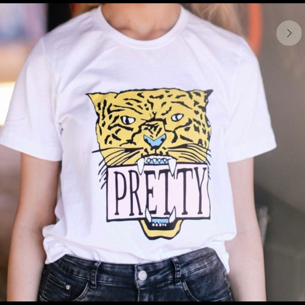PRETTY GRAFIC TEE